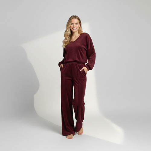 Trening damă Bali visiniu, set din două piese cu bluză lejeră și pantaloni lungi, material moale și confortabil, fabricat în România