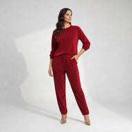 Trening damă Patena roșu, set din două piese din catifea moale, cu pantaloni lungi și bluză lejeră, fabricat în România