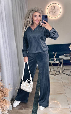Trening Zali albastru inchis pentru femei, set doua piese din catifea moale, bluza cu decolteu in V si pantaloni largi, tinuta casual confortabila